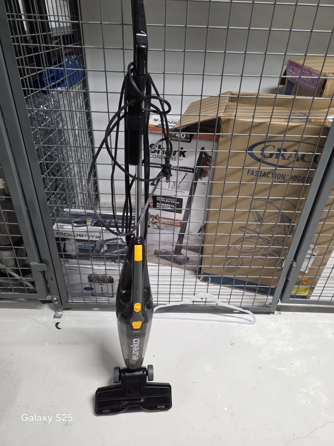 Eureka Handheld Vacuum Cleaner - photo 5