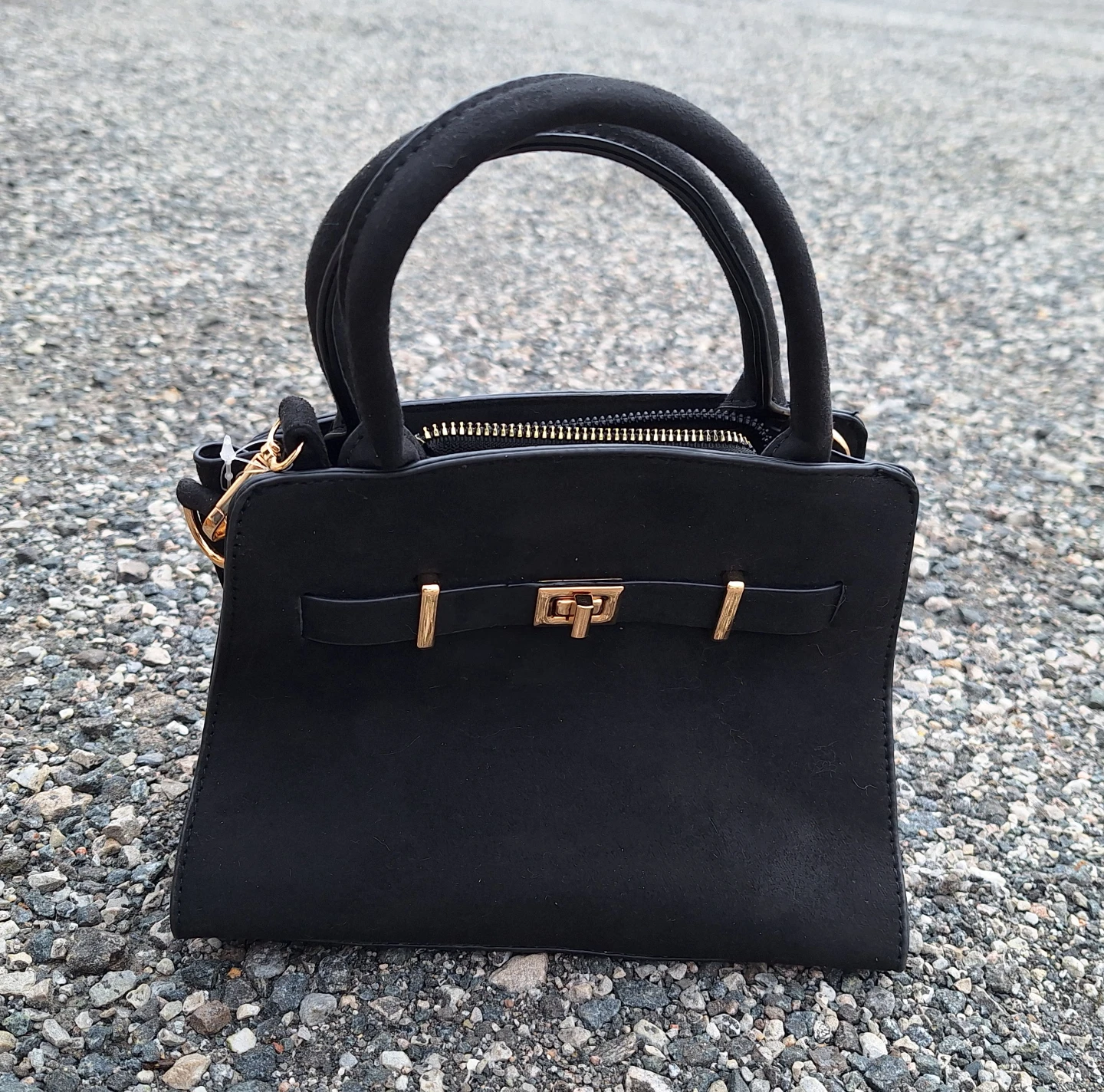 Ardene Black Faux Suede Handbag (Kit Cat Club rescue) ⚽