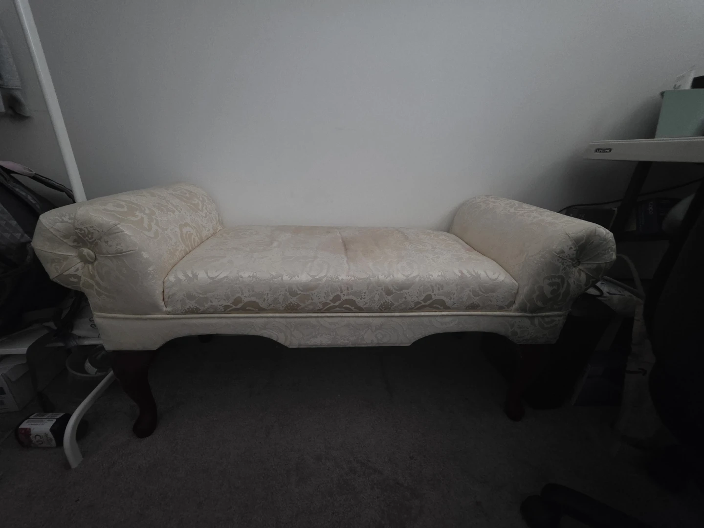 Cream damask upholstered bench - photo 3