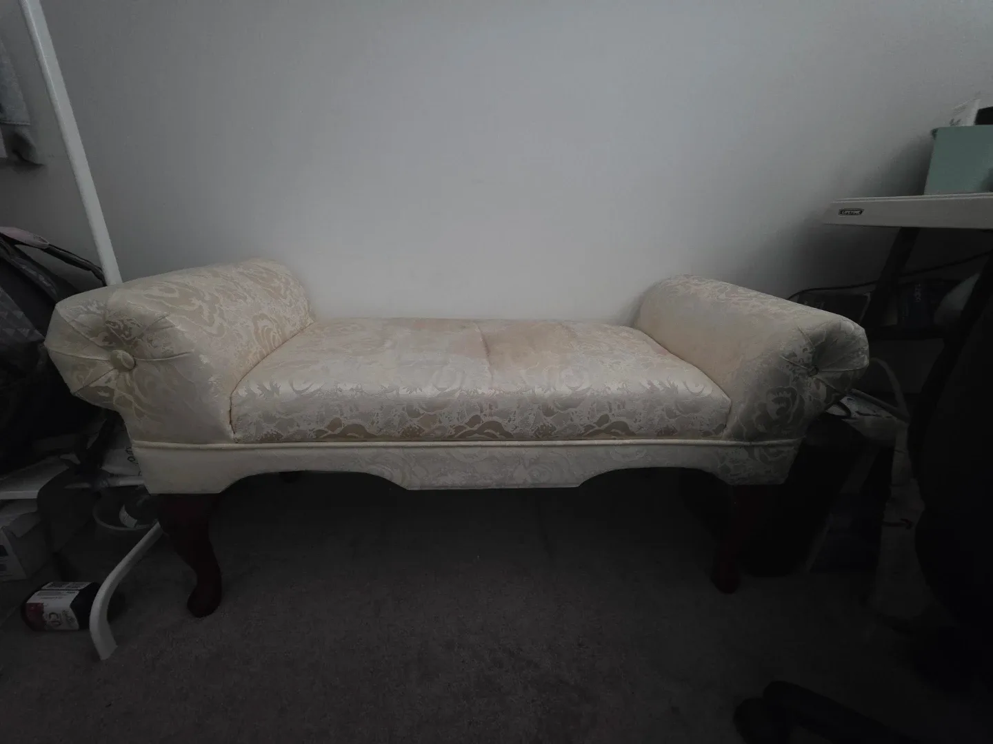 Cream damask upholstered bench - photo 3