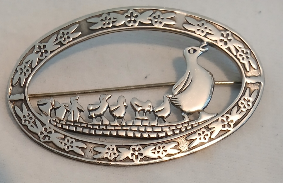 Sterling Silver Mother Duck and Ducklings Brooch