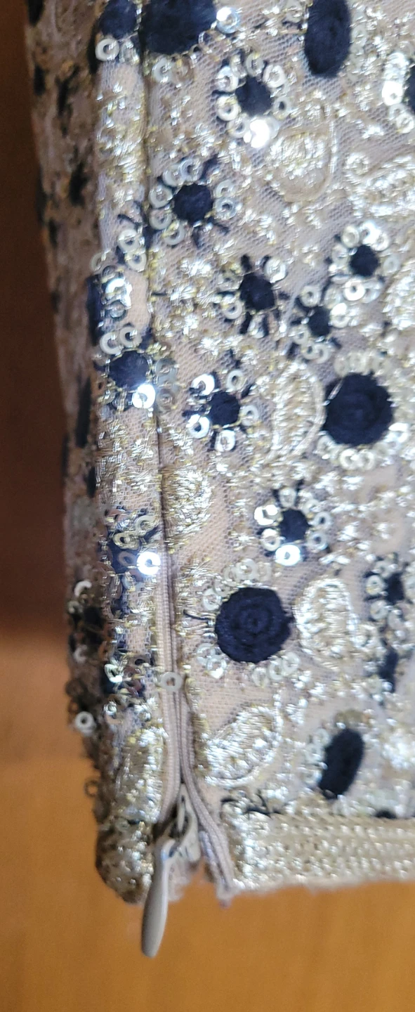 Gold Saree with Embellished Blouse - photo 5