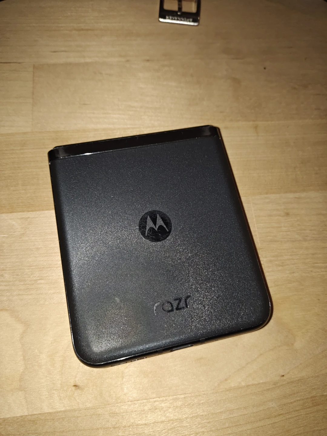 2023 Motorola RAZR plus Flip Phone - photo 3
