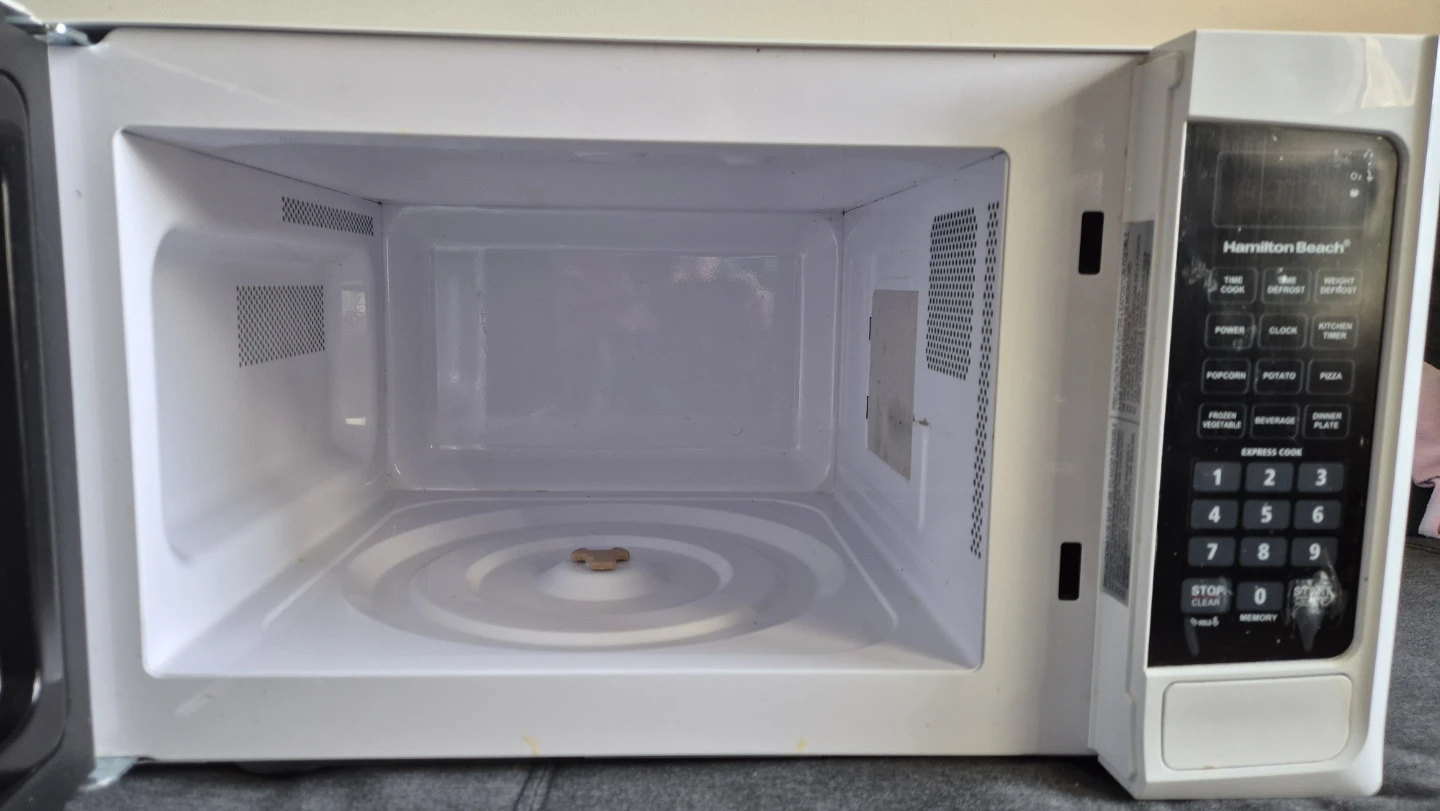 Hamilton Beach Microwave Oven - photo 3