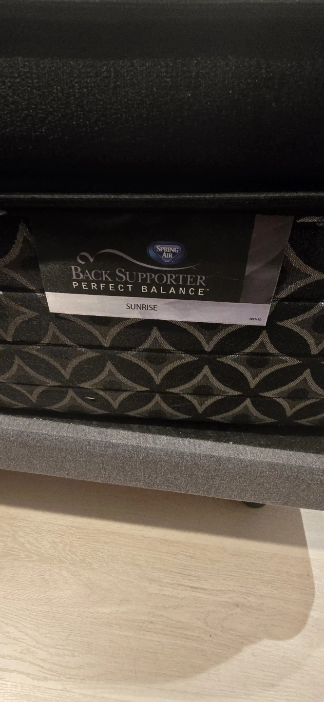 Queen size matress and solid base - photo 3