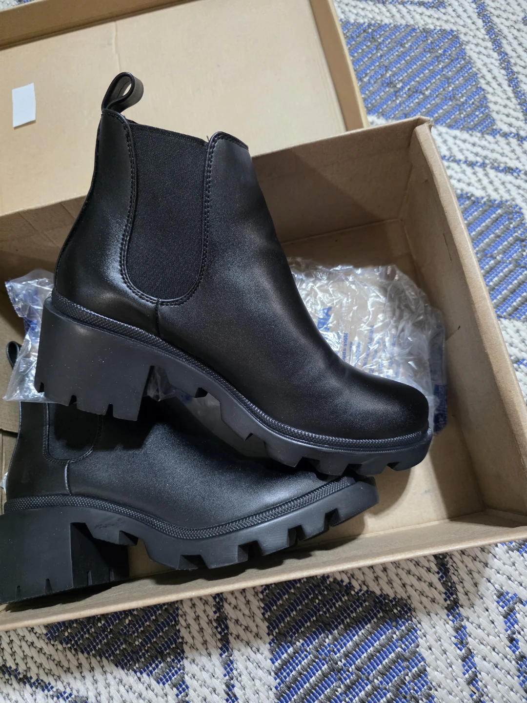 Steve Madden Black Chelsea Boots - photo 3