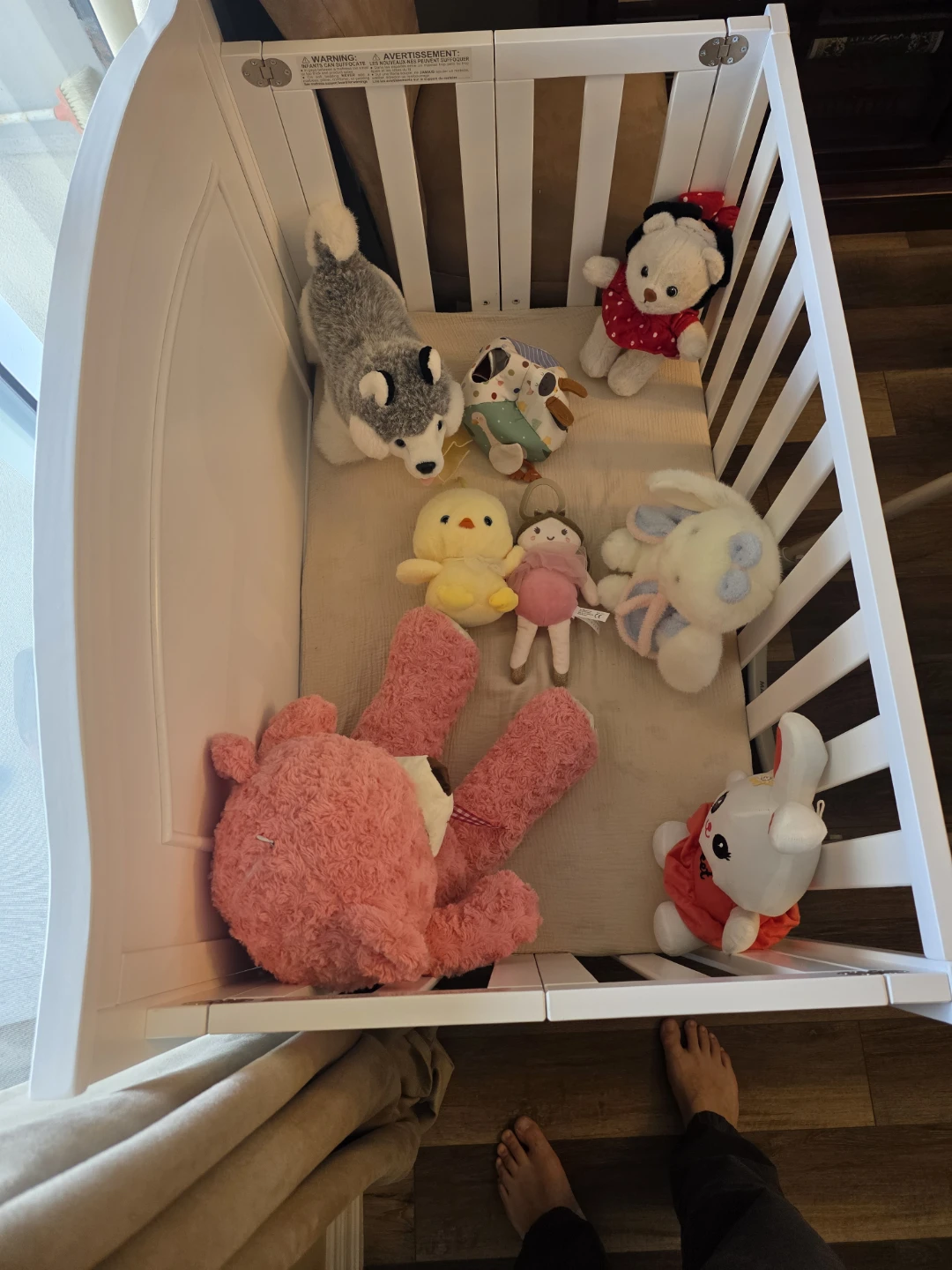 White Baby mini-Crib (barely used) - photo 3