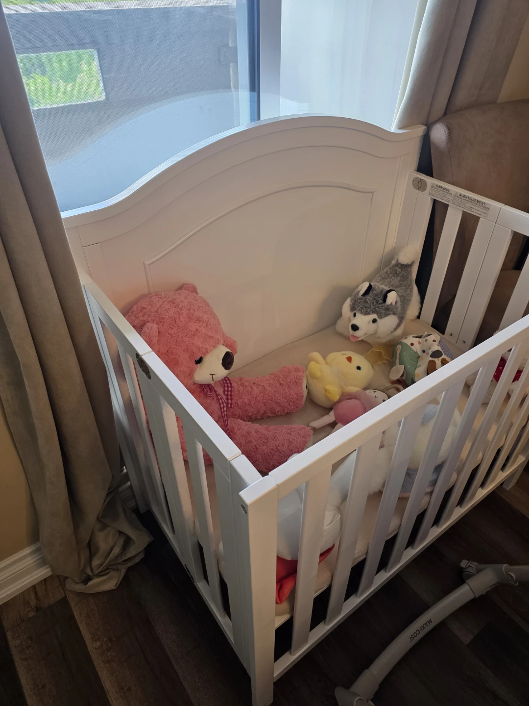 White Baby mini-Crib (barely used) - photo 4