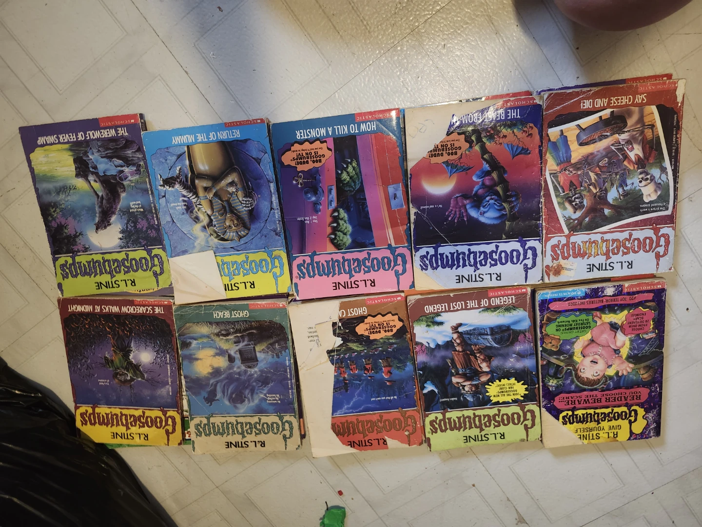 R.L. Stine Goosebumps Book Collection - photo 2