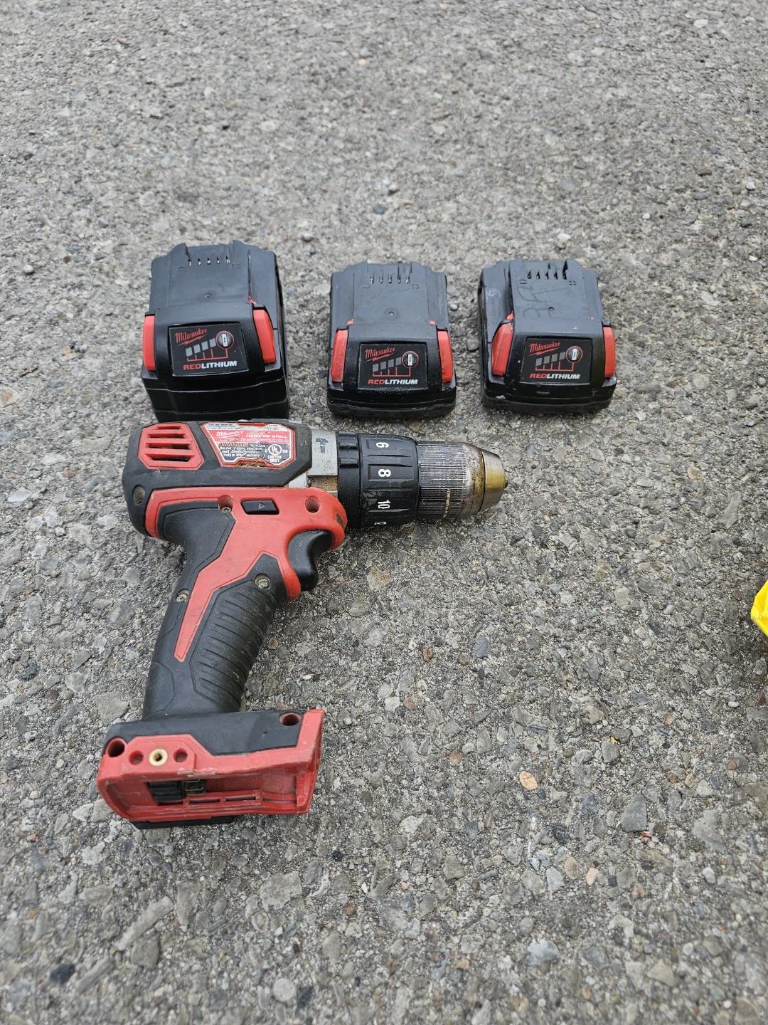 Milwaukee drill, 3 batteries.