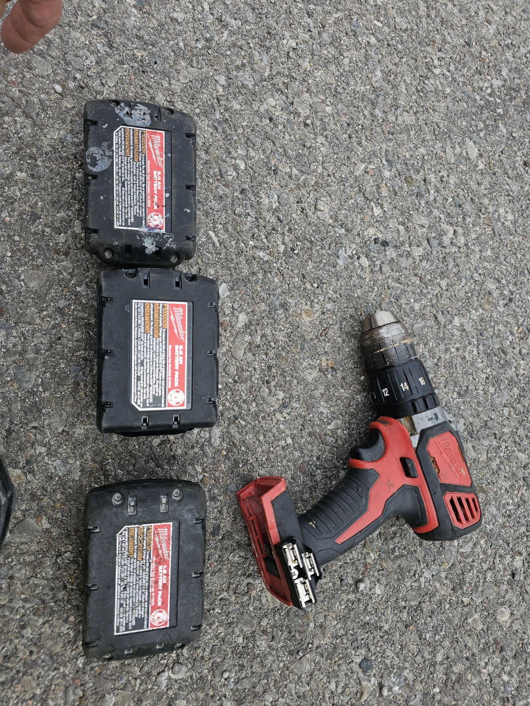 Milwaukee drill, 3 batteries. - photo 2