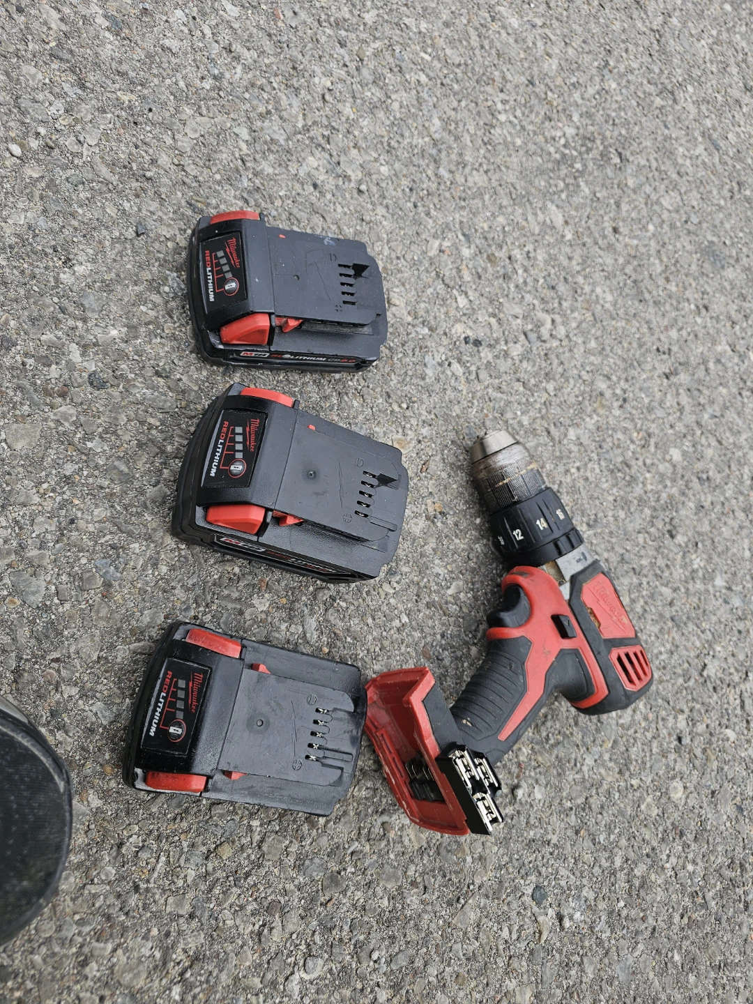 Milwaukee drill, 3 batteries. - photo 3