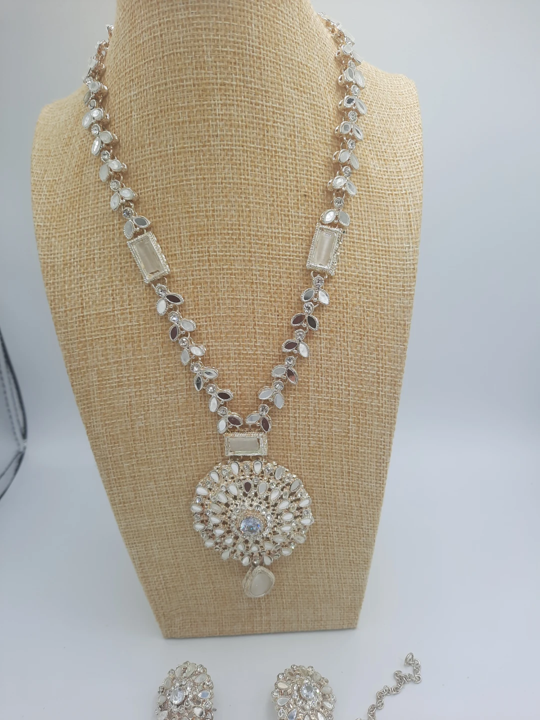 Indian Jewellery Set - Necklace, Earrings & Tikka - photo 3