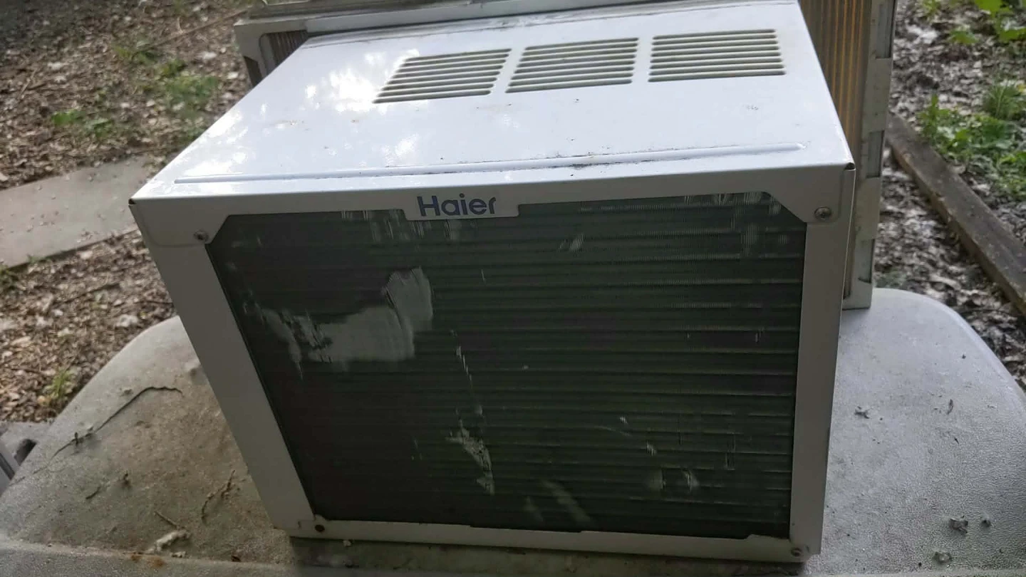 Haier Window Air Conditioner FOR PARTS with remote! - photo 5