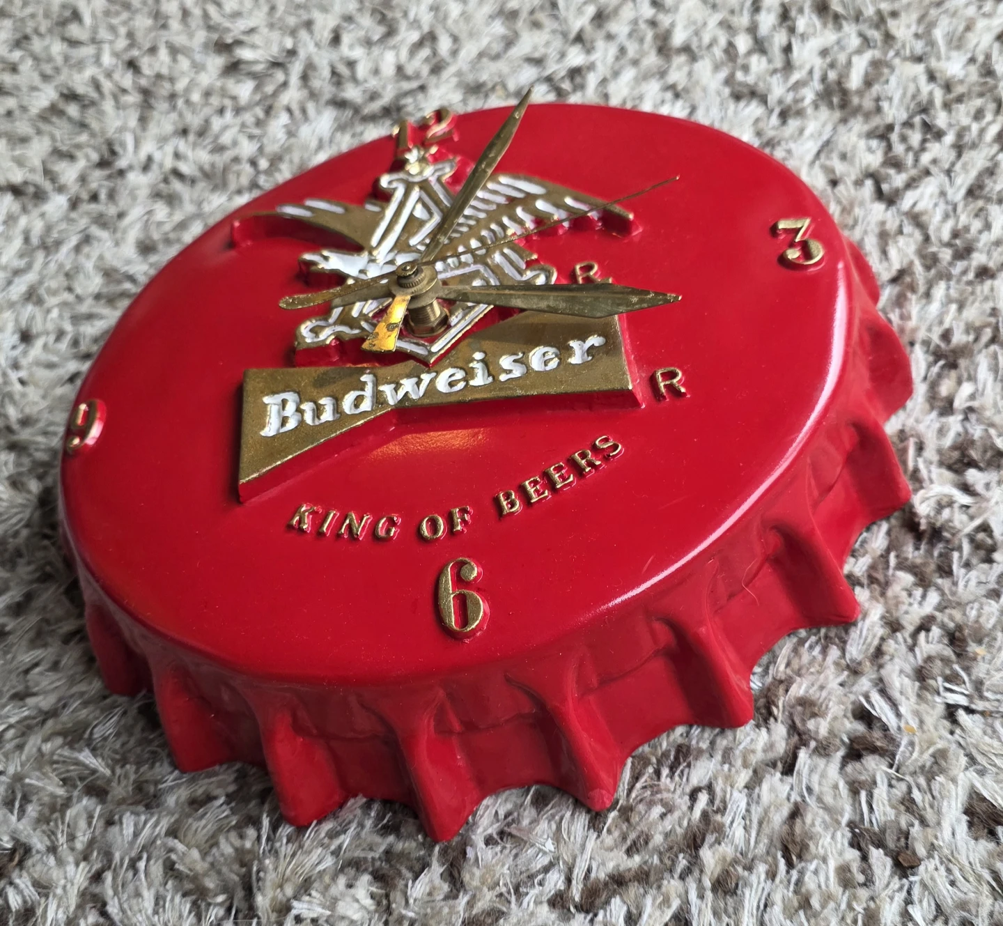 Vintage Budweiser King of Beers Bottle Cap Clock - photo 2