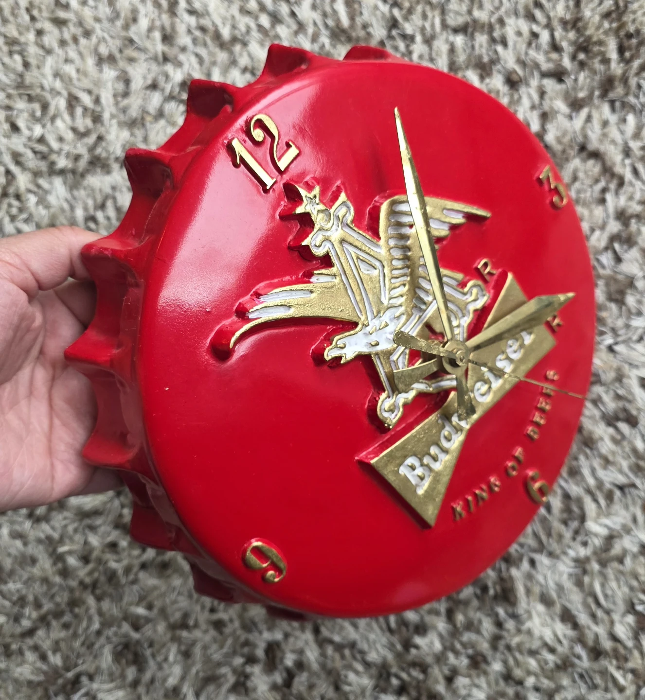 Vintage Budweiser King of Beers Bottle Cap Clock - photo 3