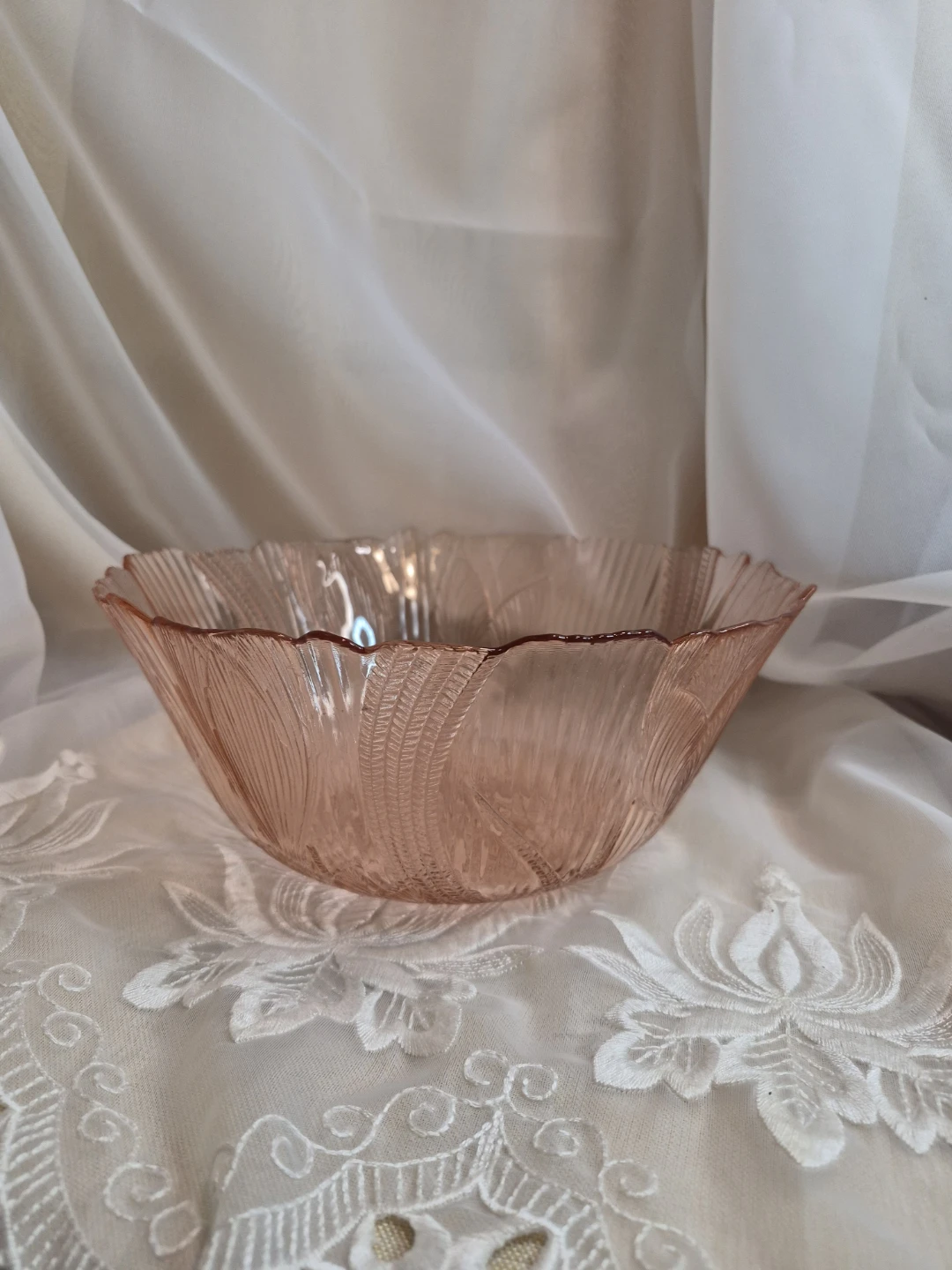 Vintage Arcoroc Canterbury Pink 9 1/2" x 4 1/4" Glass Large Bowl