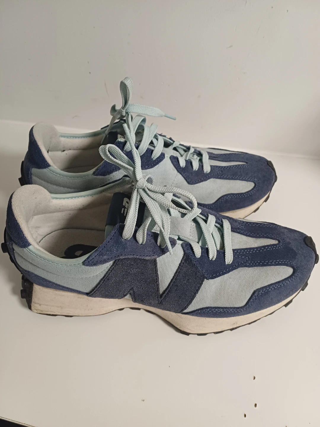 New Balance 327 Sneakers