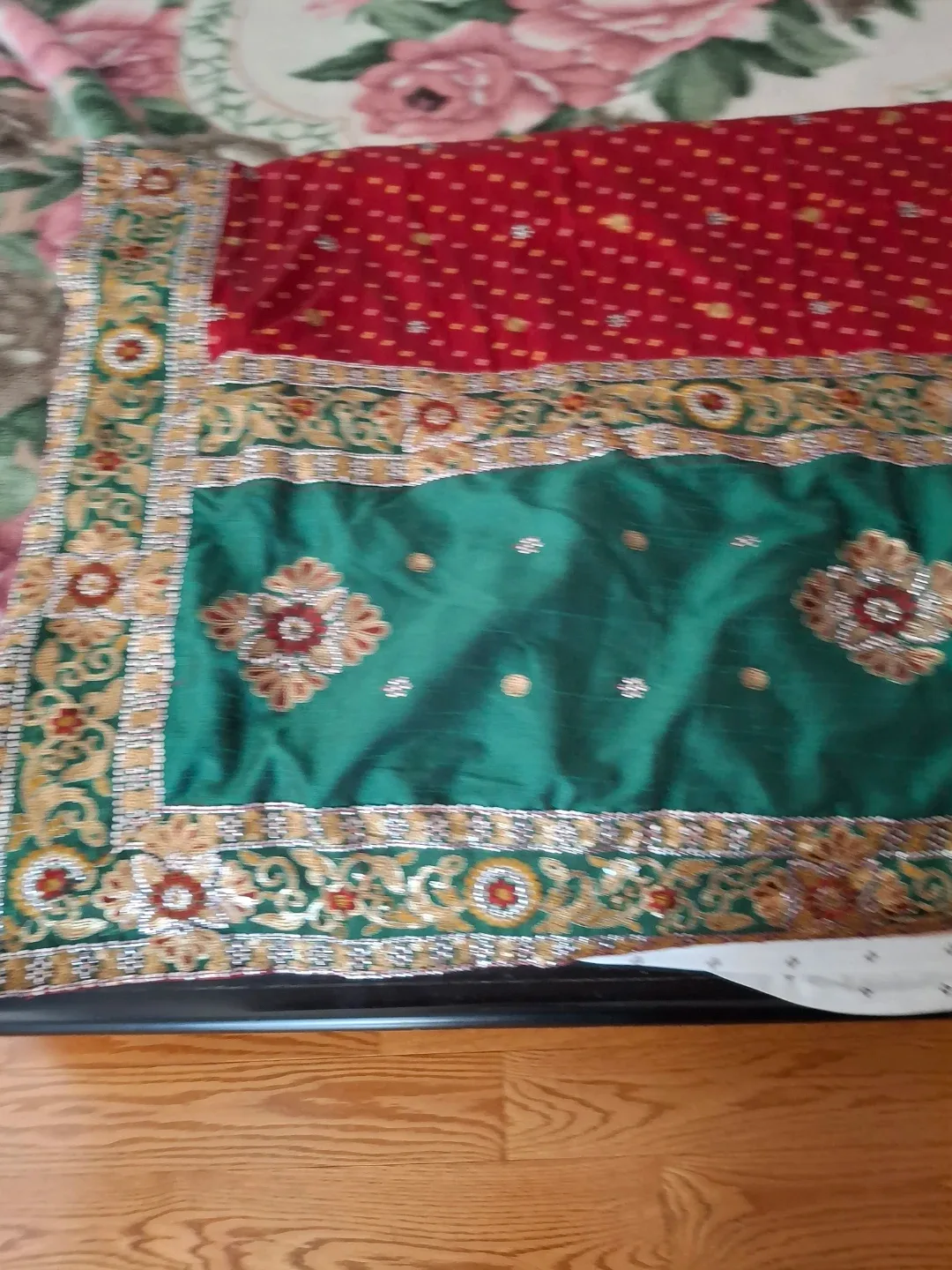 Red and Green Saree with Embellishments - photo 2
