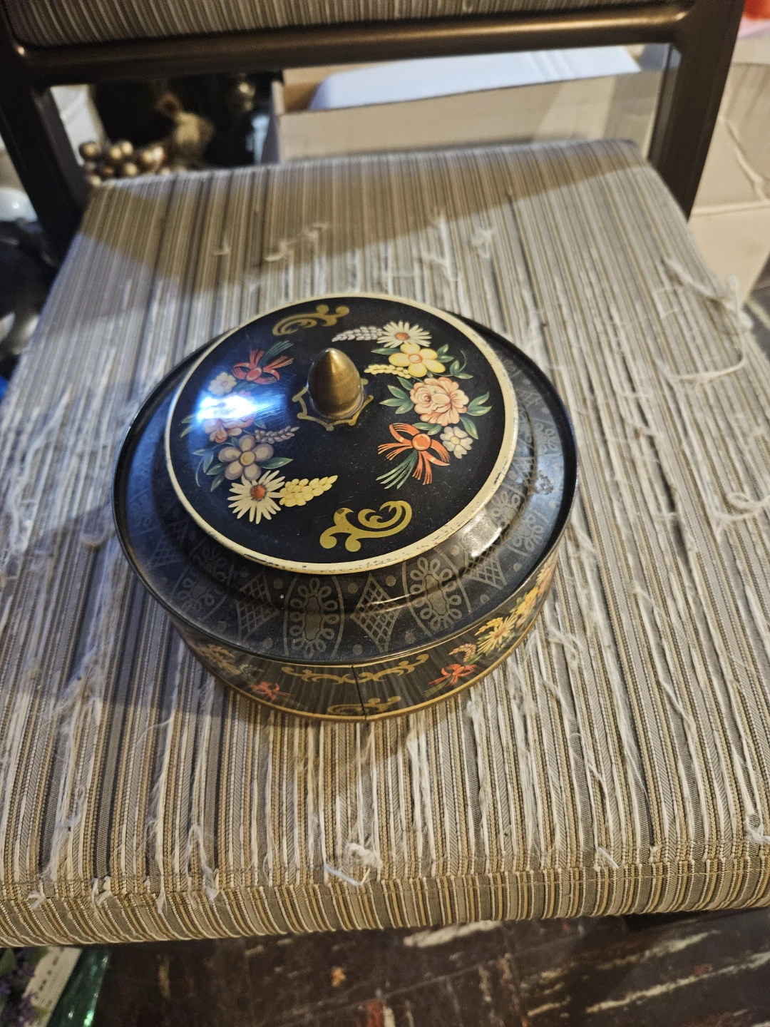 Vintage Floral Decorative Tin - photo 2