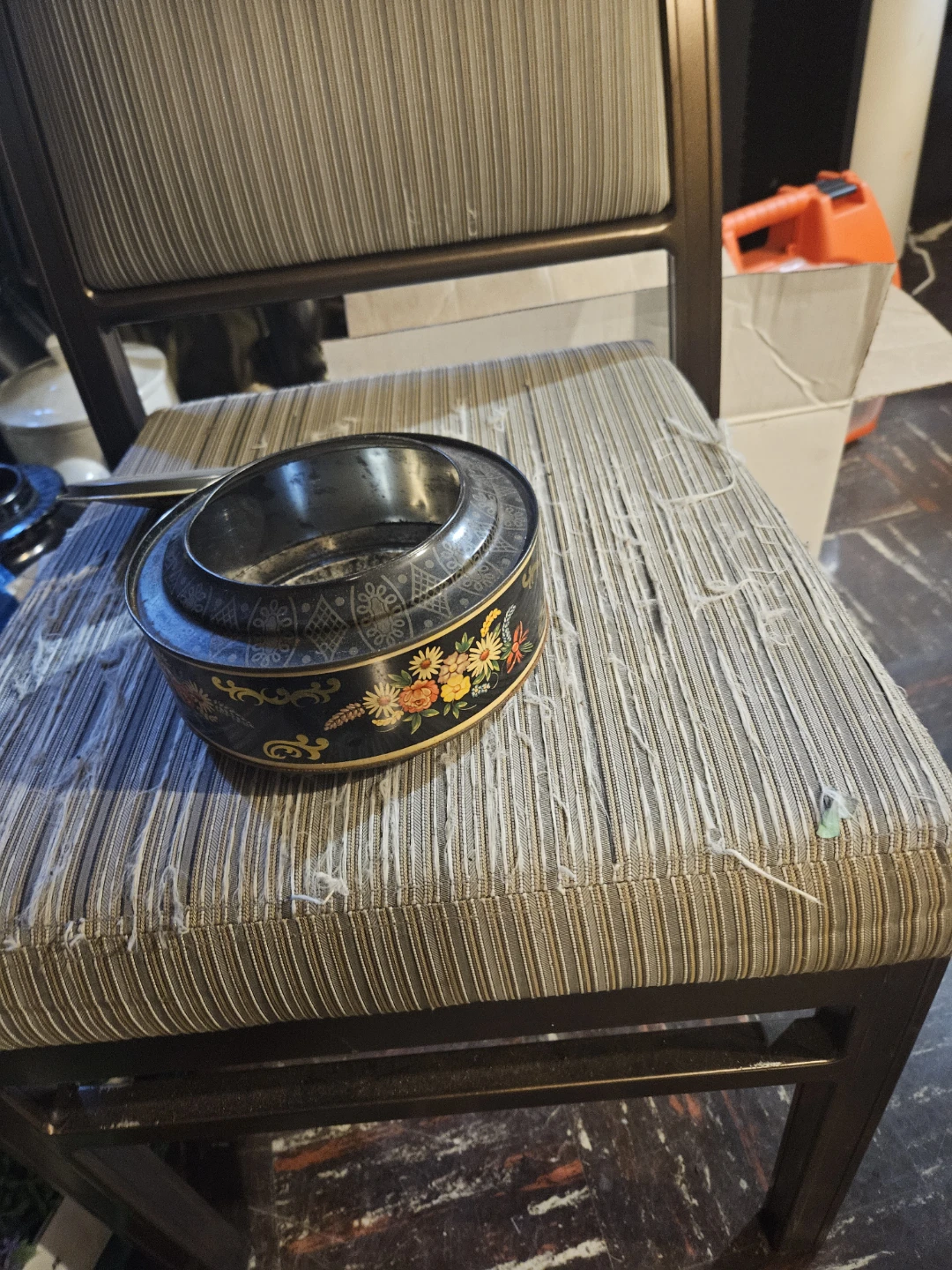 Vintage Floral Decorative Tin - photo 3