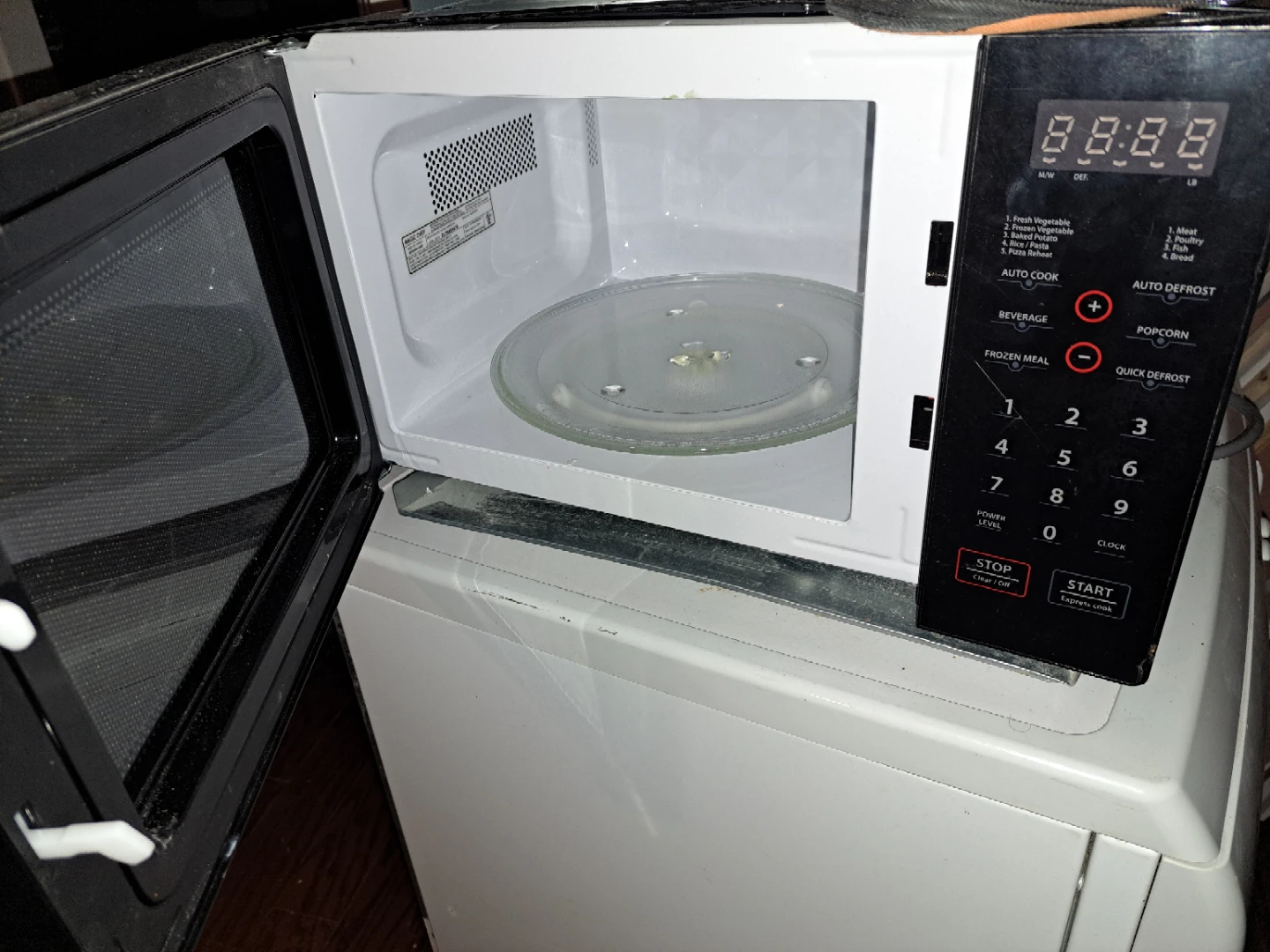 Black Microwave small, Majic Chef