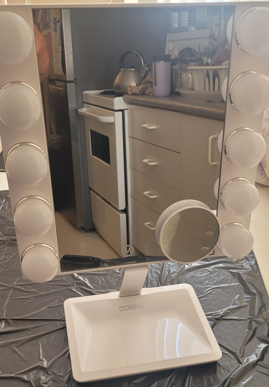 Conair lighted makeup mirror