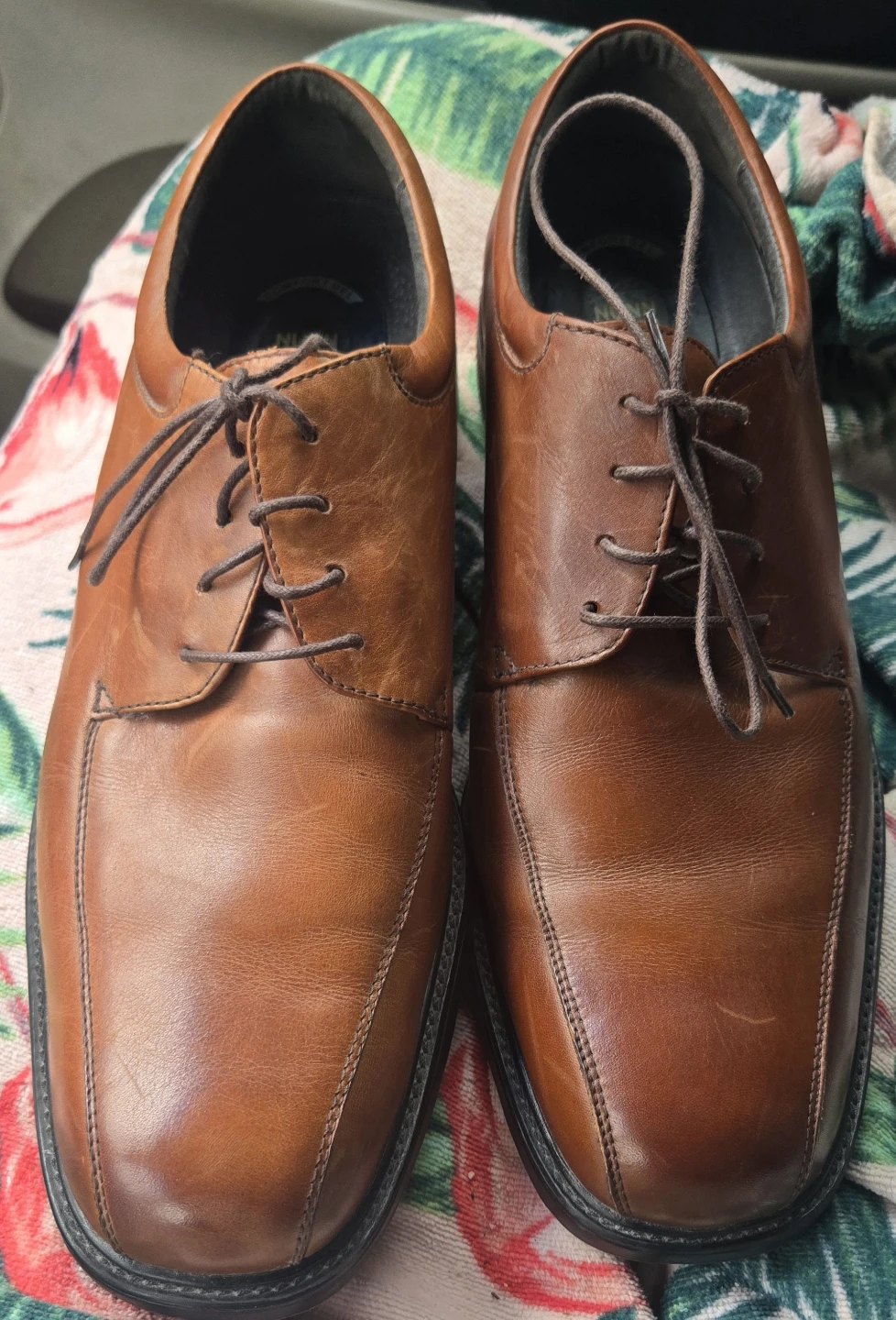 Men's size 12 brown leather dress shoes. Nunn Bush.