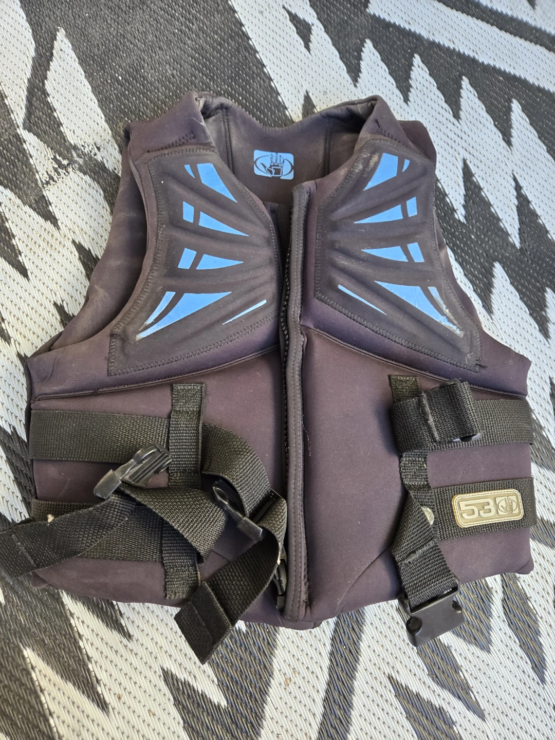 Women's medium life jacket body glove pfd