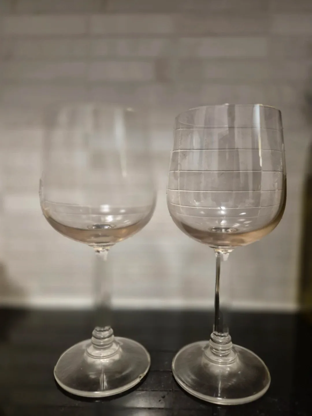 Set of 2 Clear Wine Glasses