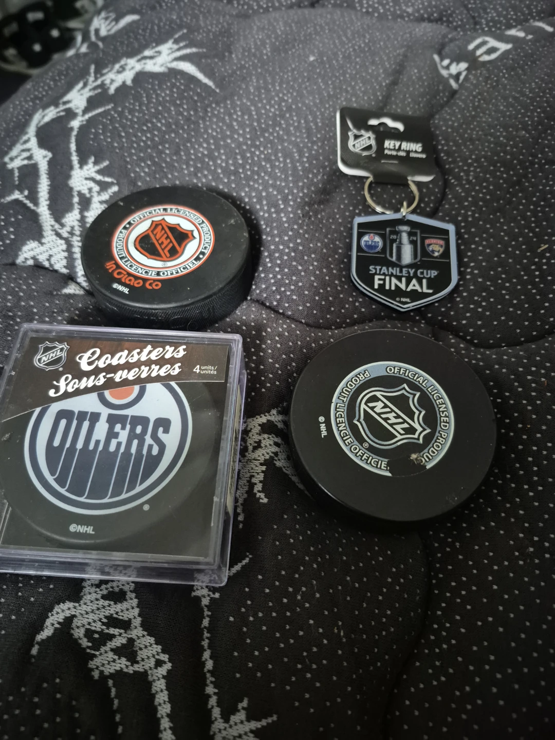 Edmonton Oilers Hockey Merchandise Lot - photo 2