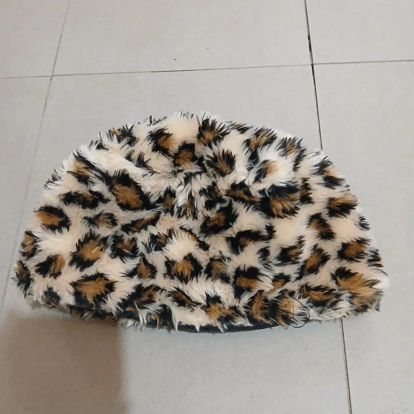 ⚽ Fuzzy Leopard Print Hat - photo 2