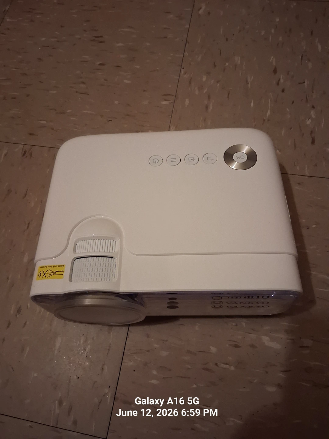 Vankyo Leisure 430 projector - photo 2