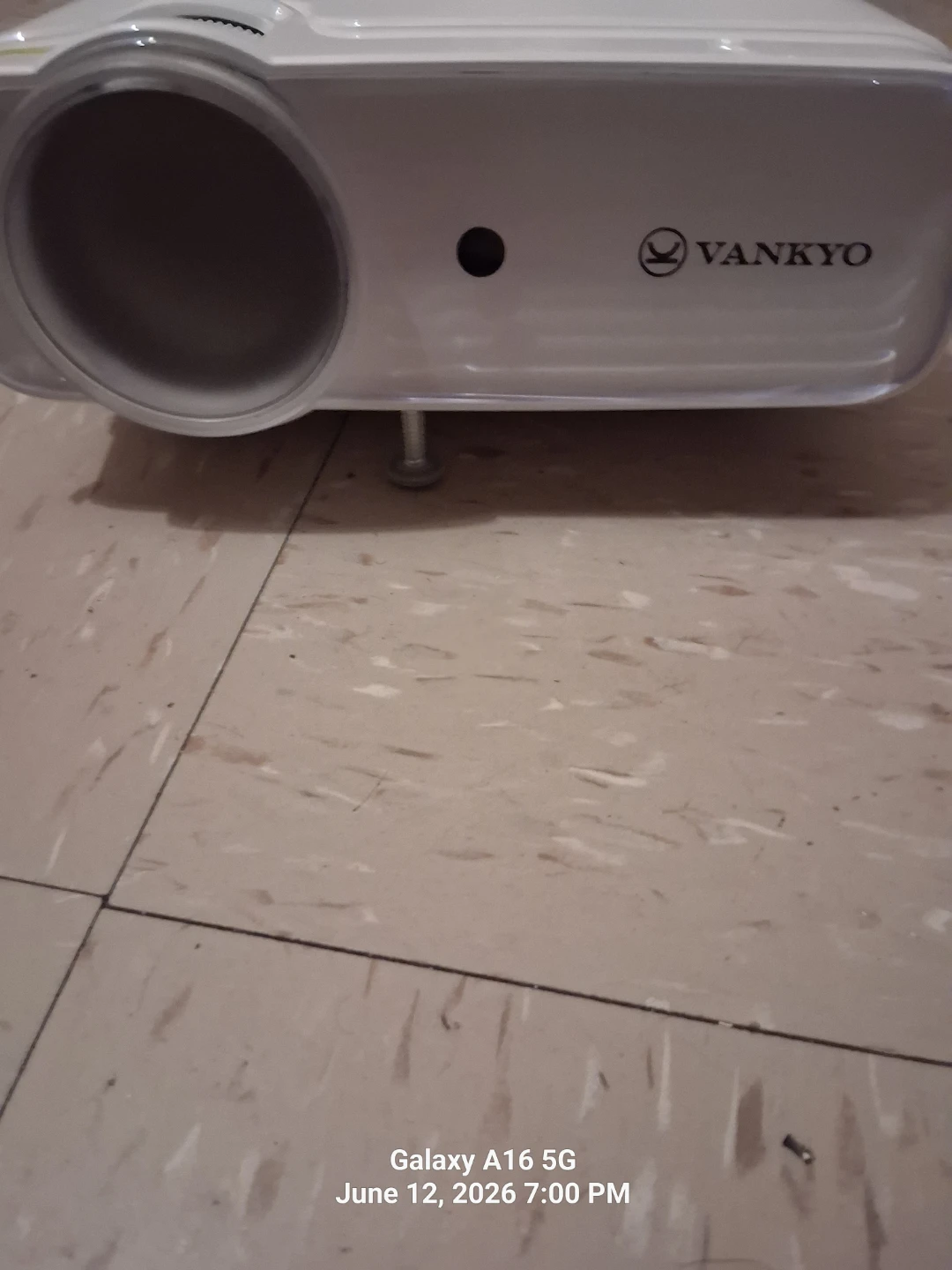 Vankyo Leisure 430 projector - photo 3