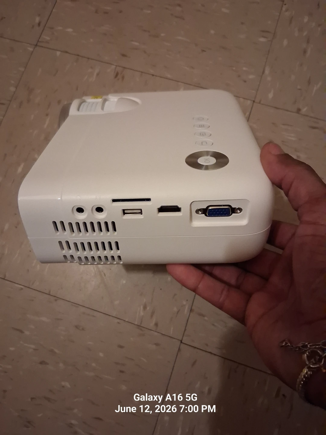 Vankyo Leisure 430 projector - photo 4