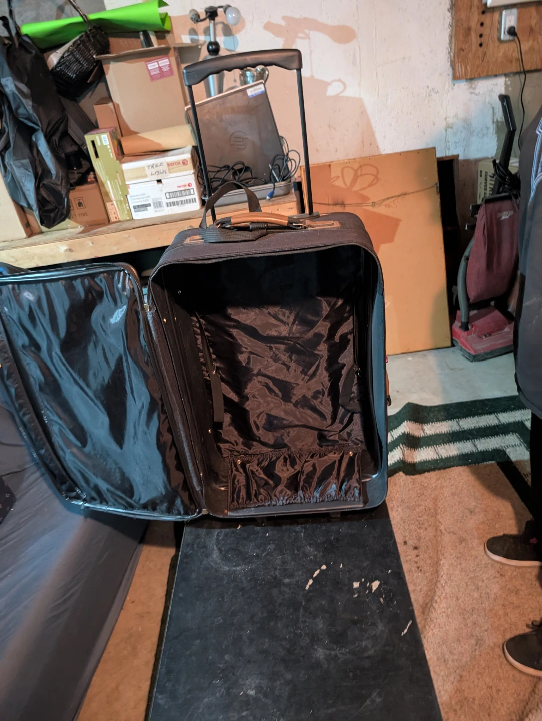 Jordache Black Rolling Suitcase - photo 2