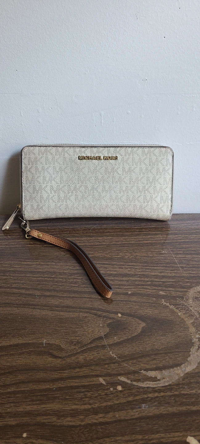 Michael Kors Jet Set Travel Large Logo Quarter-Zip Wallet - photo 2