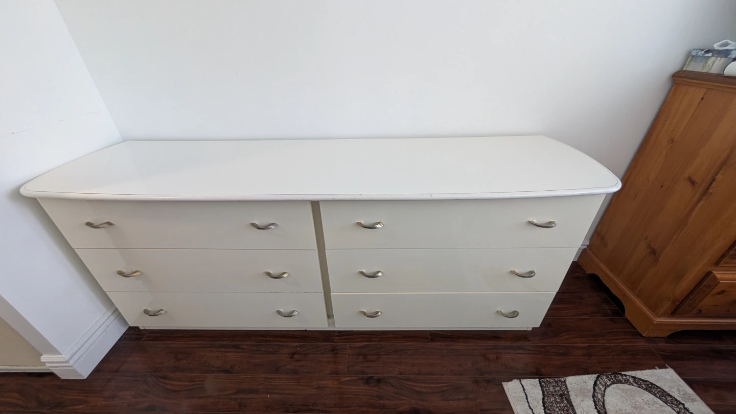 Six drawers dresser
