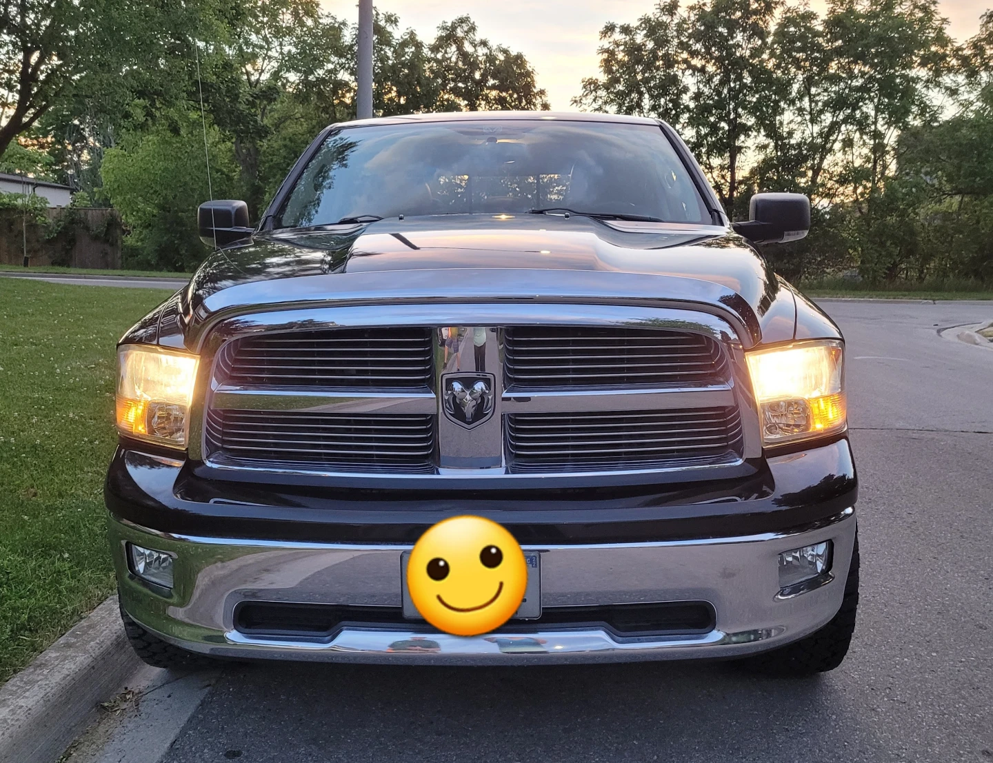 2010 DODGE RAM 1500 SLT CREW CAB - 4X4 HEMI V8 - photo 5