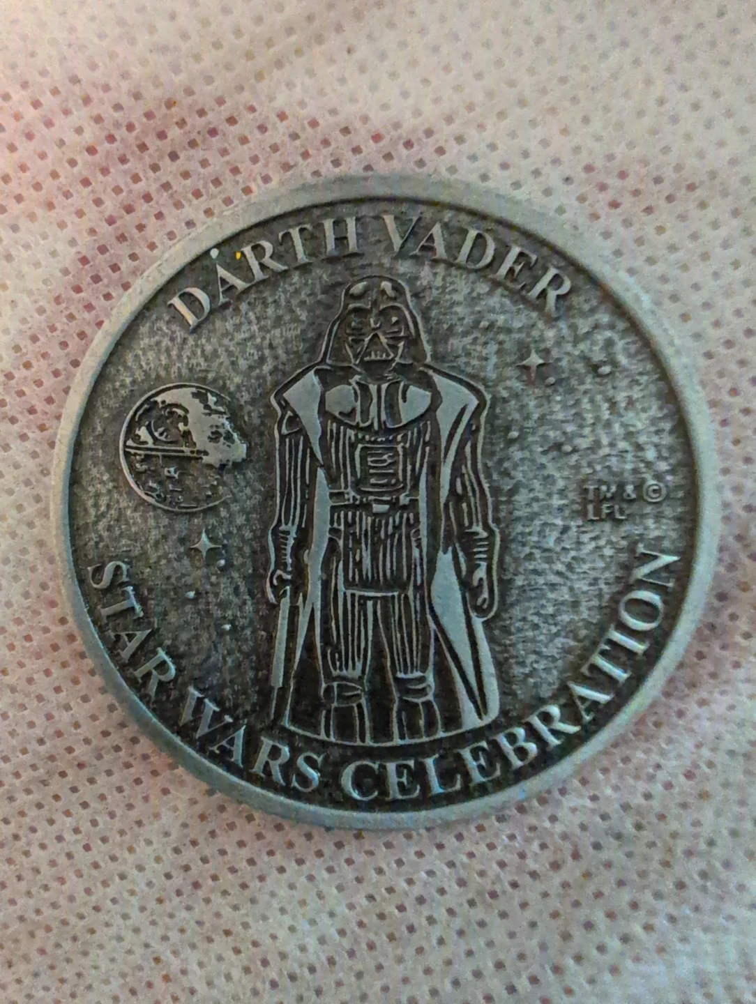 Star Wars Celebration Europe 2023 Darth Vader Coin - photo 2