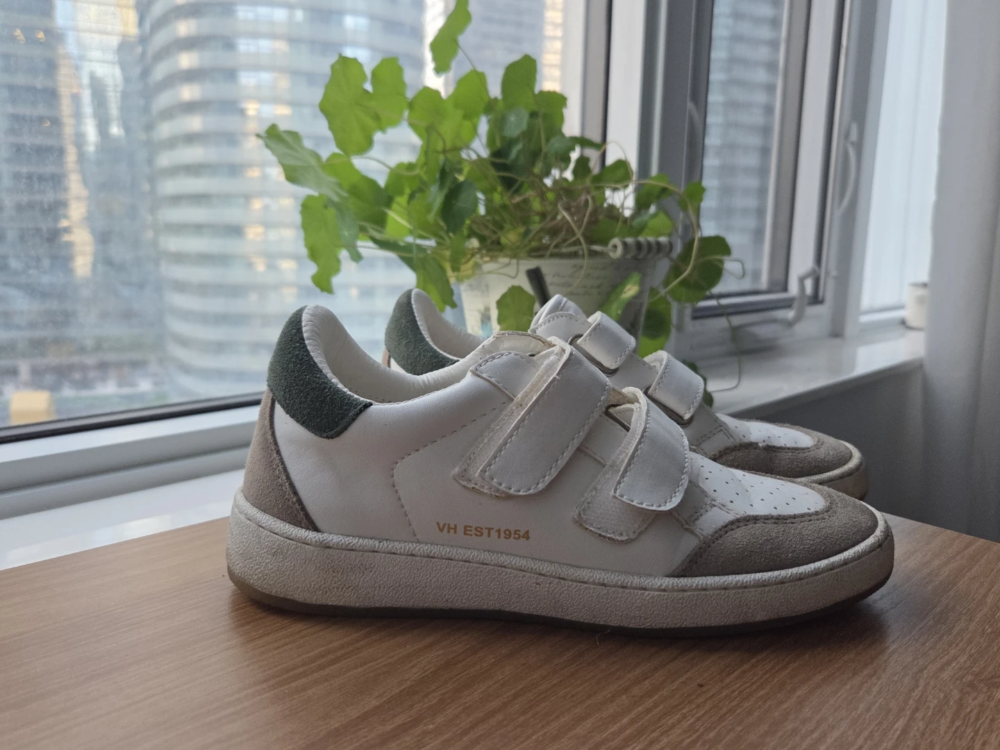 VH EST 1954 Sneakers - US 5.5 Claudia White w Green Accents
