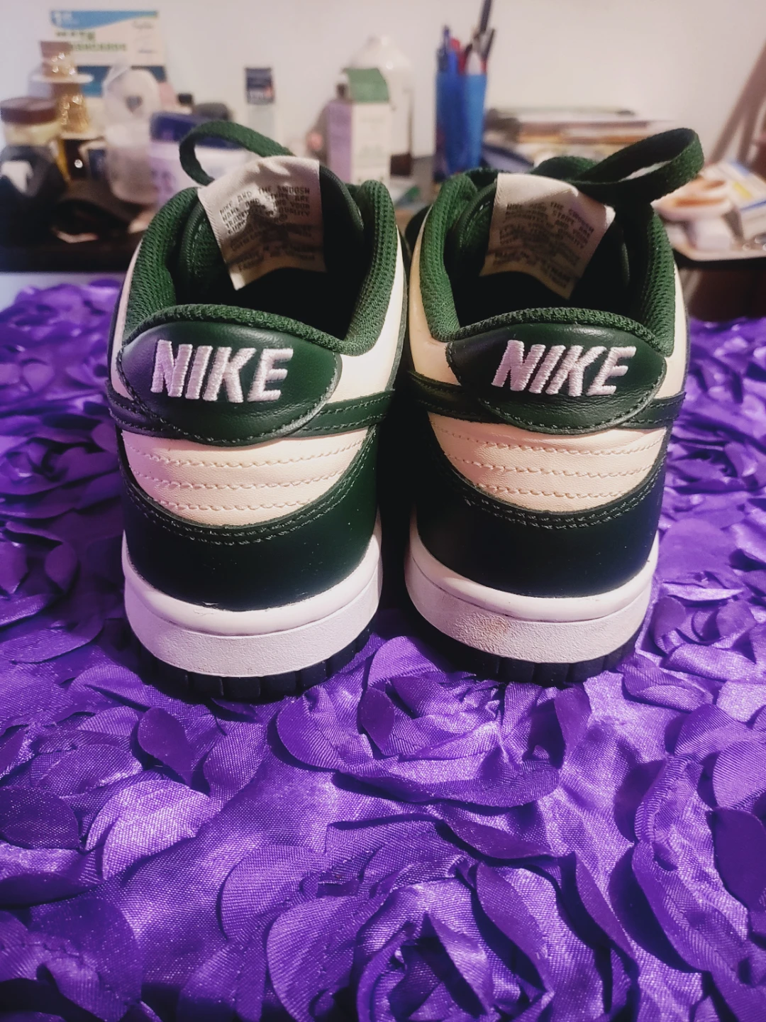 Nike Dunk Low Boys Green & White Size 5Y used - photo 3