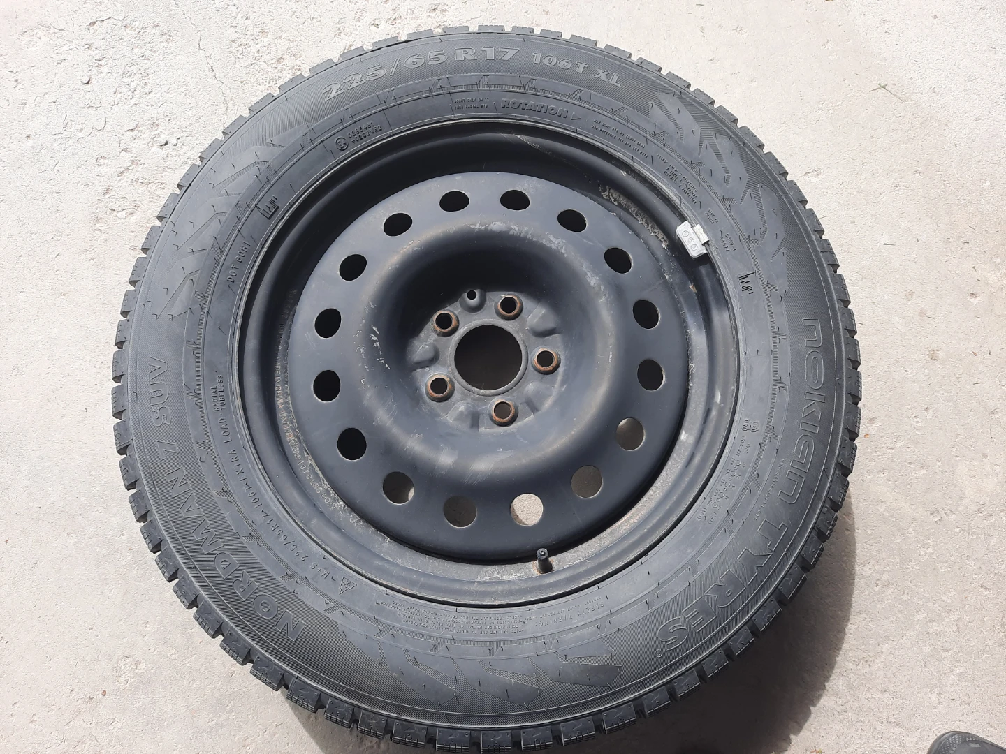 Nokian WR SUV 3 Winter Tire with Steel Rim - 225/65R17