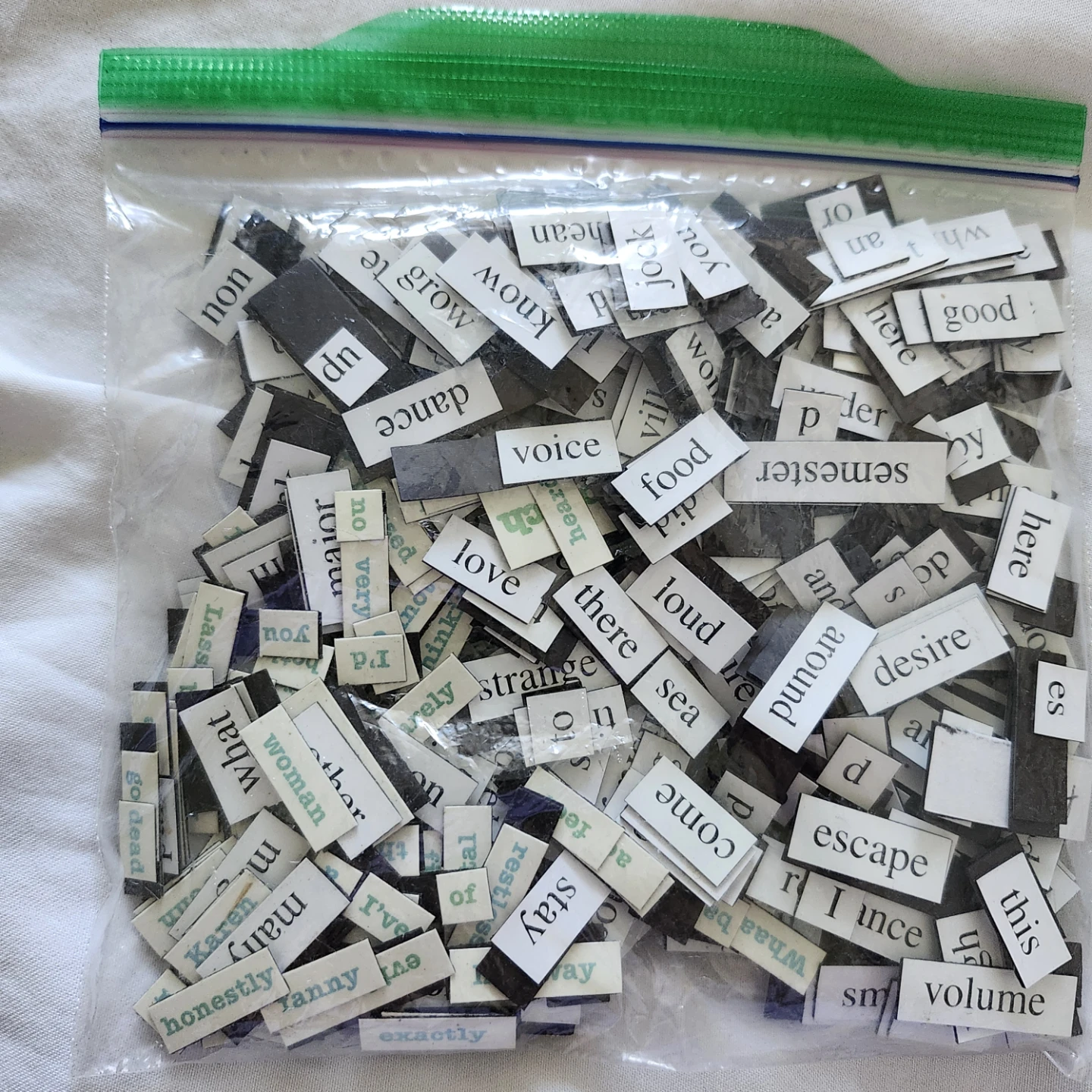 Over 450 Magnetic Words for Poetry/Messages. - photo 2