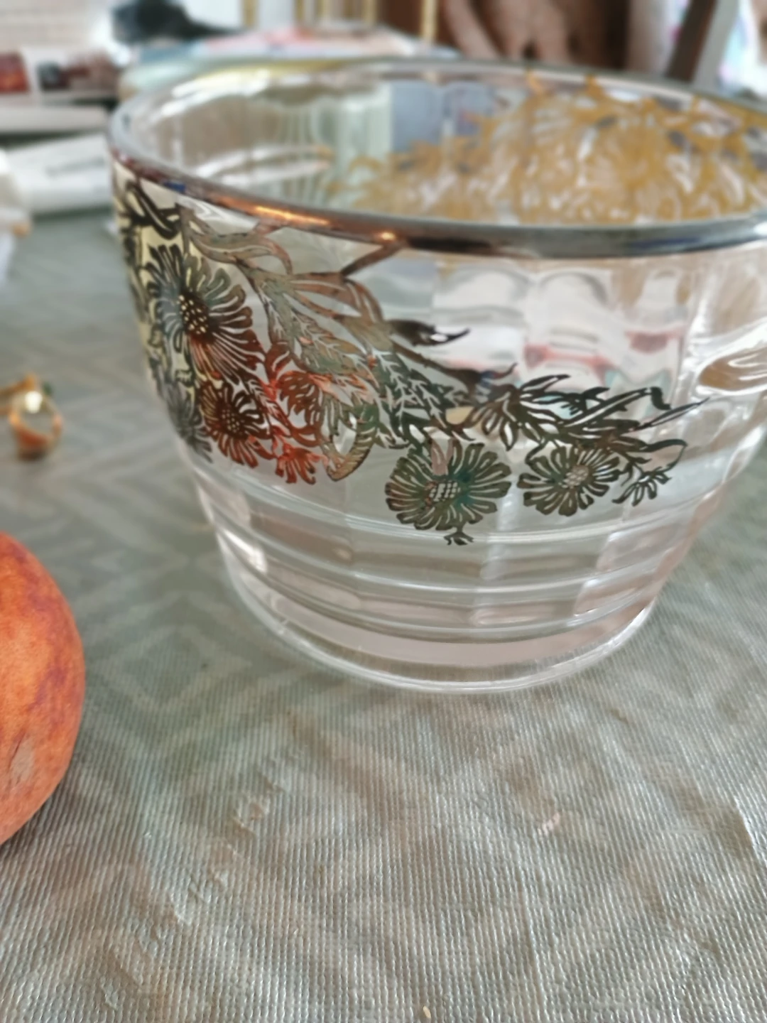 Glass serving bowl with floral design - photo 4