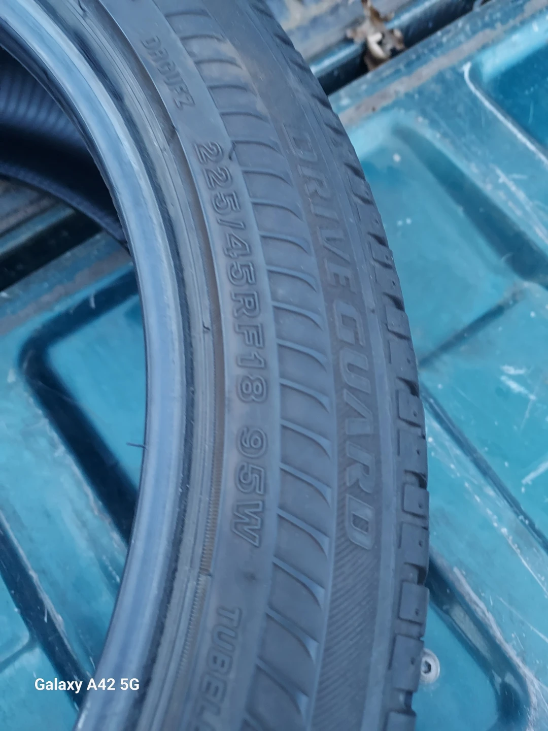 Bridgestone Drive Guard Tire 225/45R18 95W - photo 5