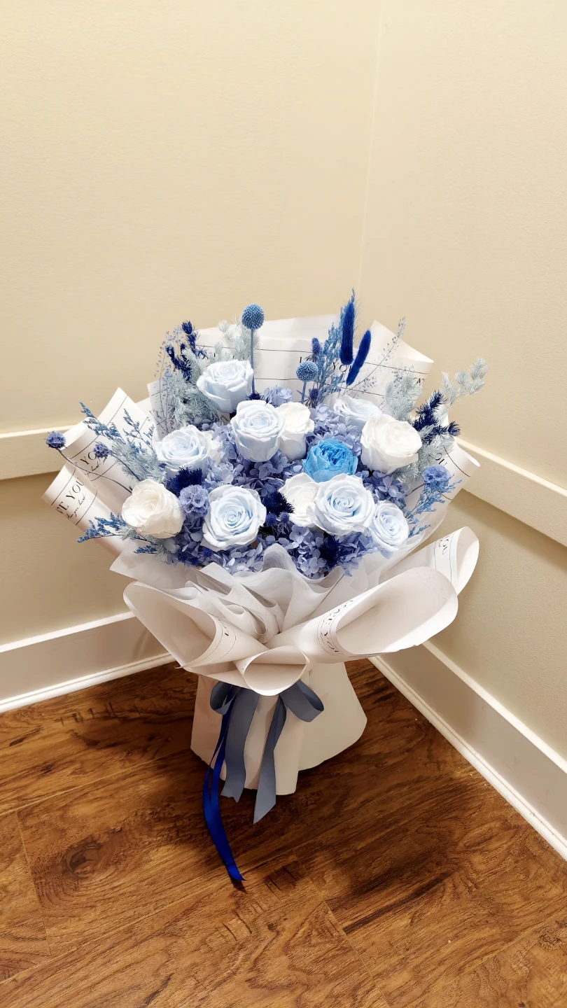 Preserved Flower Bouquet - Blue and White Roses