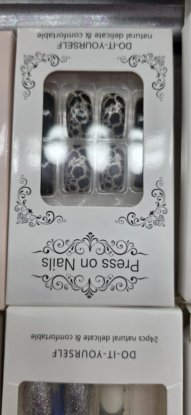 2- press on nails  - 24 per box NEW - photo 2