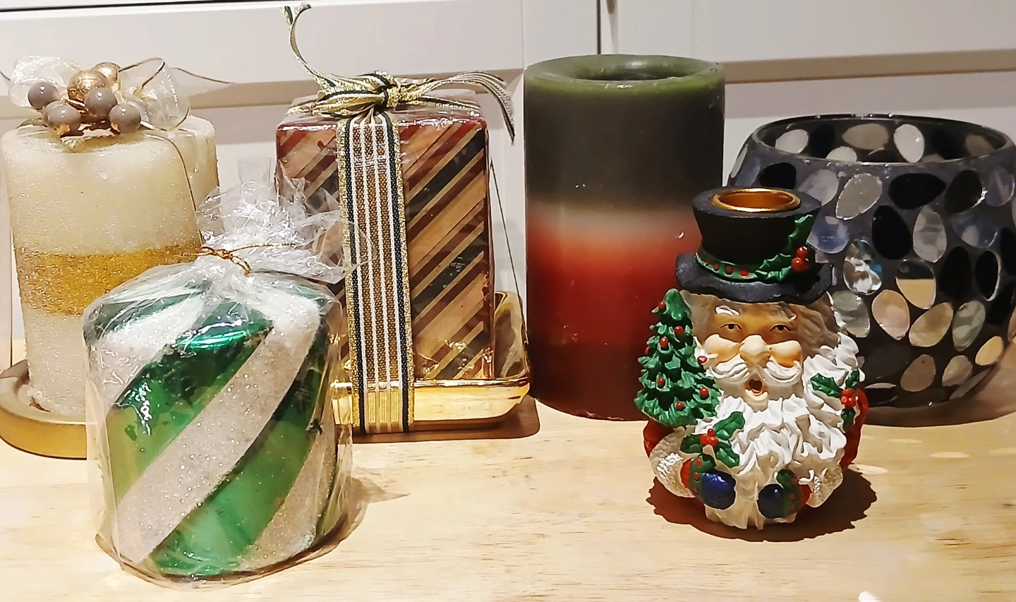 FREE Christmas Decorative Candles and Candle Holder ⚽