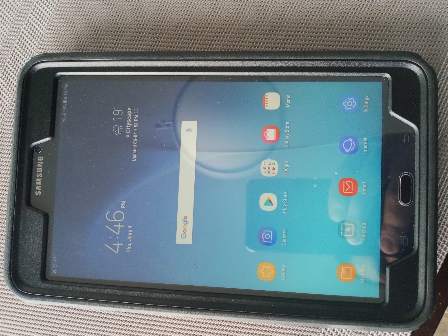 Samsung tablet e cellular like new
